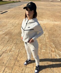 Nike tech junior white