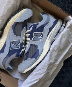 New balance 2002r blue