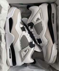 Air Jordan 4 military black