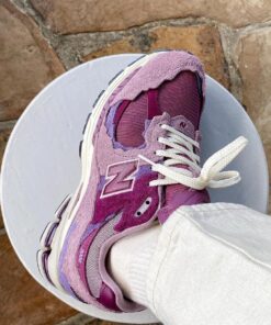 New balance 2002r pink