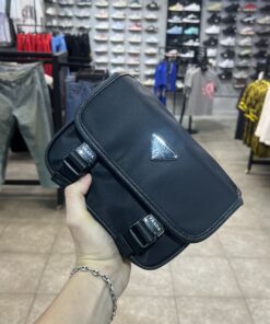 Sacouche prada noir avec boîte