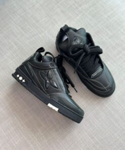 LV skate black