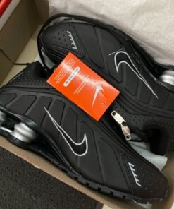 Shox r4 black and silver