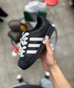 Adidas super star black 2026