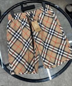Short burberry 2