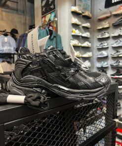 Balenciaga runner full black