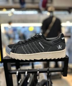 Adidas super star neighbourhood