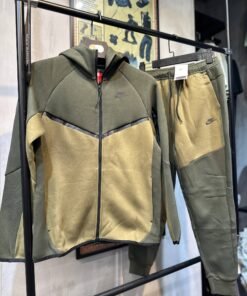 Nike tech military green